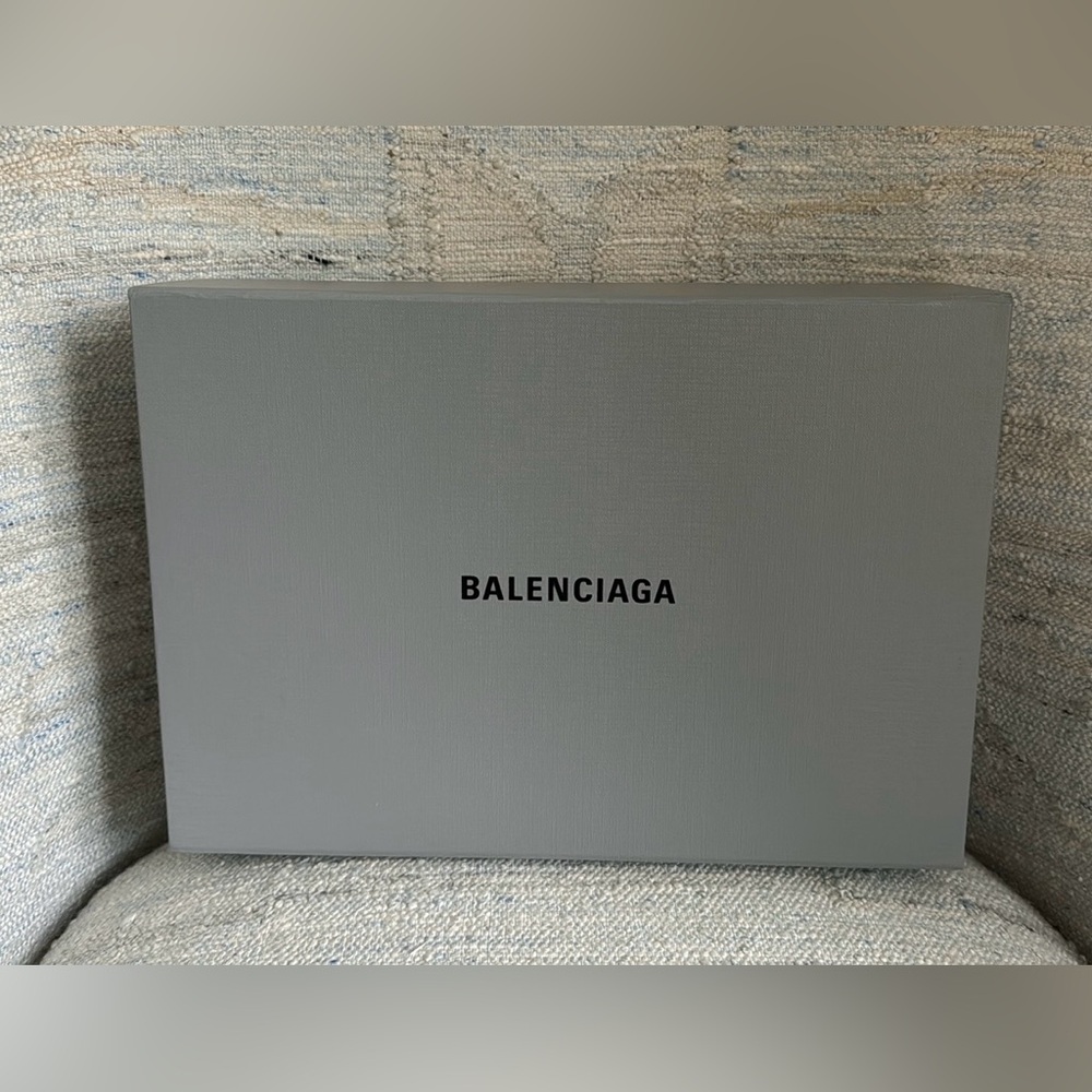 Balenciaga handbag box. Great conditions